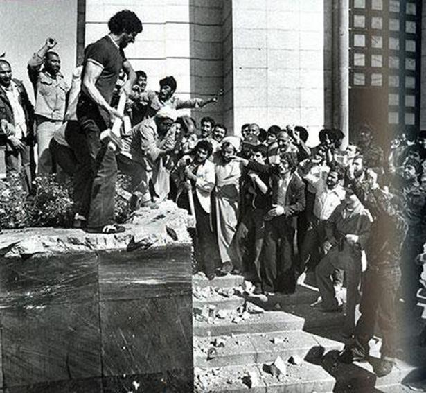 تخریب مقبرۀ رضا پهلوی